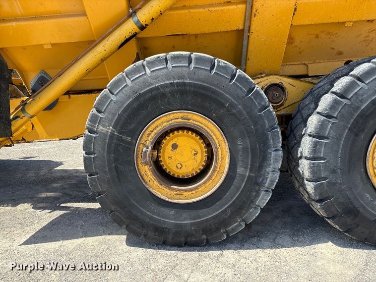 image for item FC1683 2011 John Deere 400D articulated haul truck