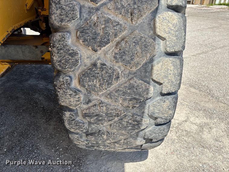 image for item FC1683 2011 John Deere 400D articulated haul truck