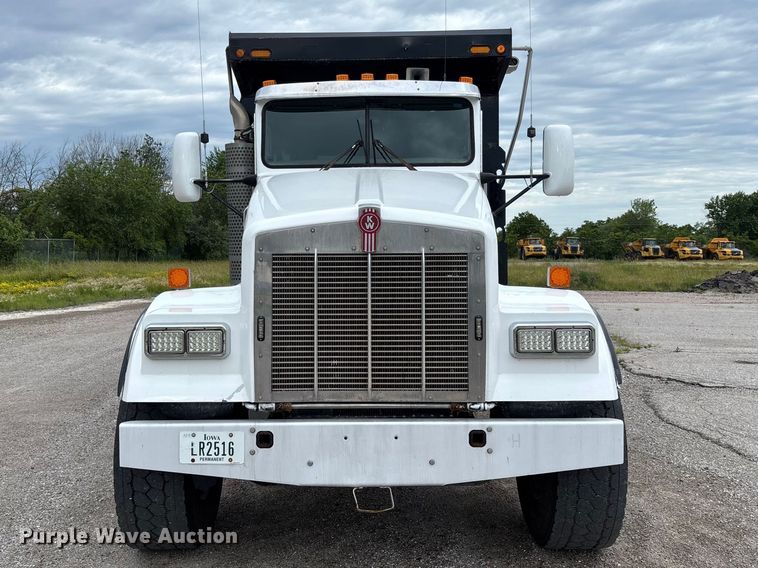 image for item FC1684 2007 Kenworth W900 dump truck