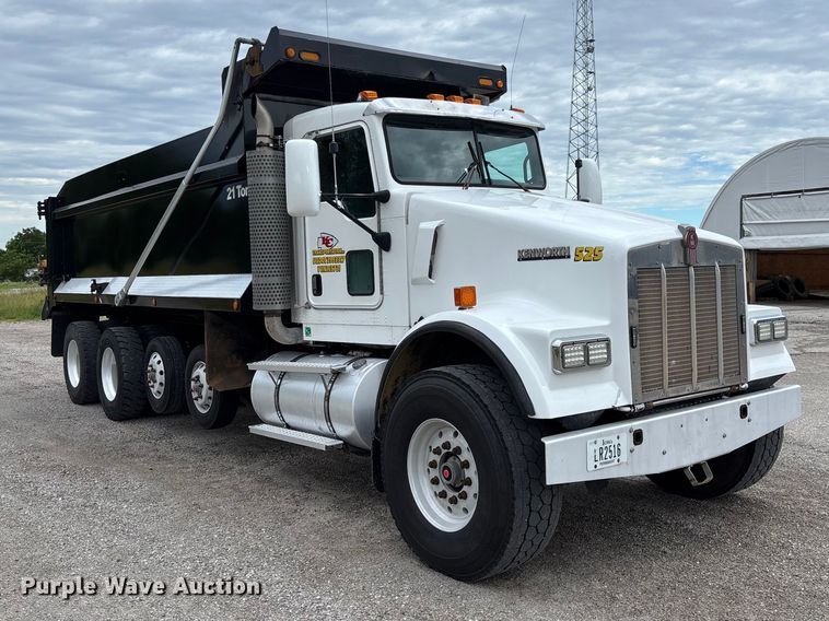 image for item FC1684 2007 Kenworth W900 dump truck