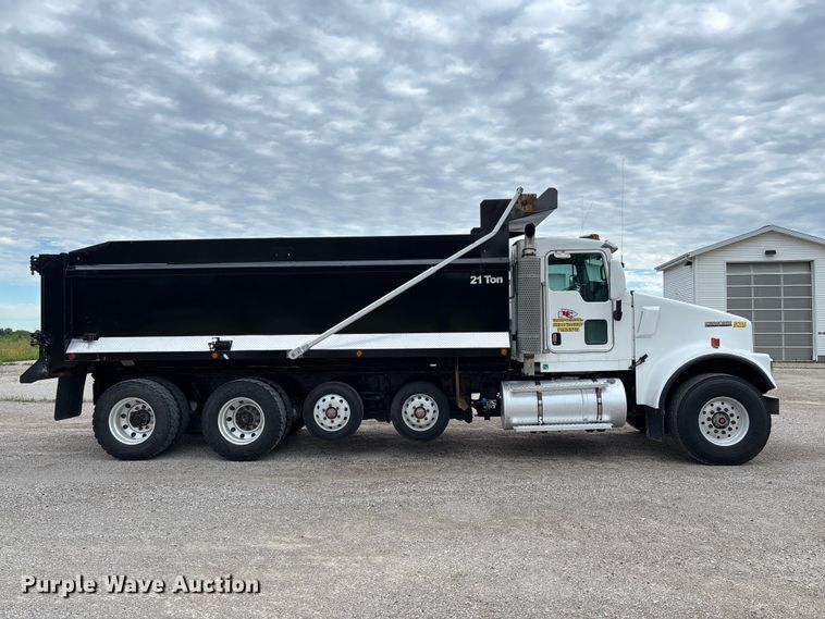 image for item FC1684 2007 Kenworth W900 dump truck
