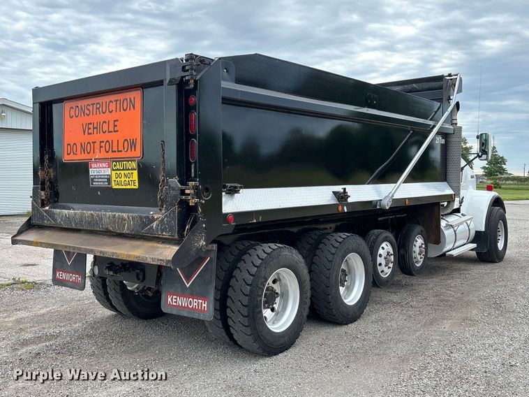 image for item FC1684 2007 Kenworth W900 dump truck