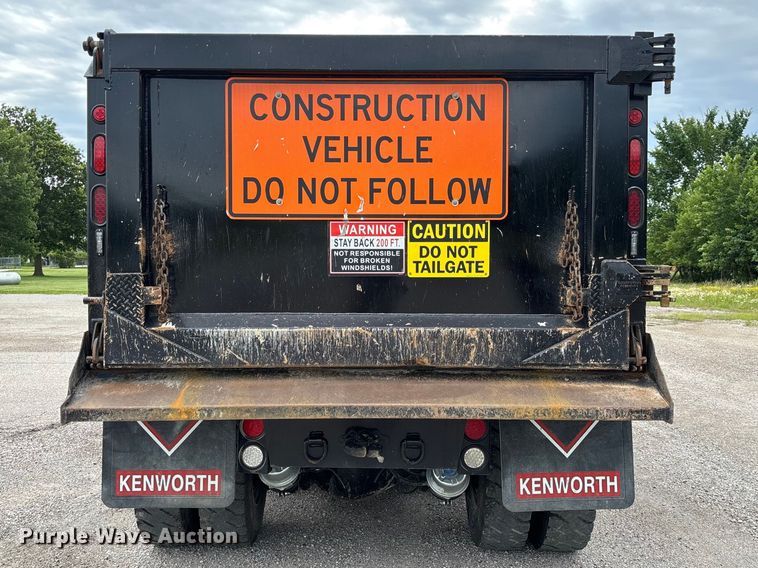 image for item FC1684 2007 Kenworth W900 dump truck