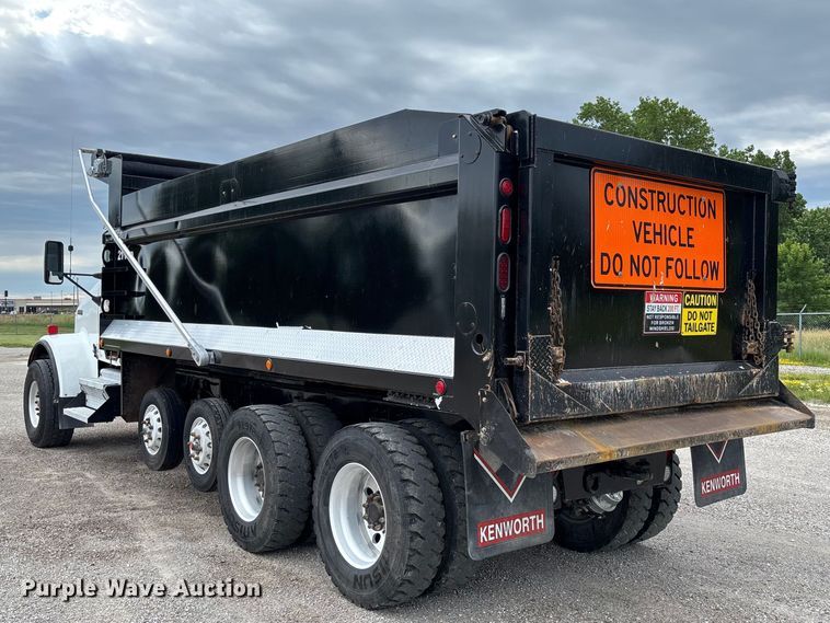 image for item FC1684 2007 Kenworth W900 dump truck