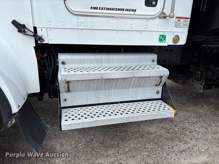 image for item FC1684 2007 Kenworth W900 dump truck