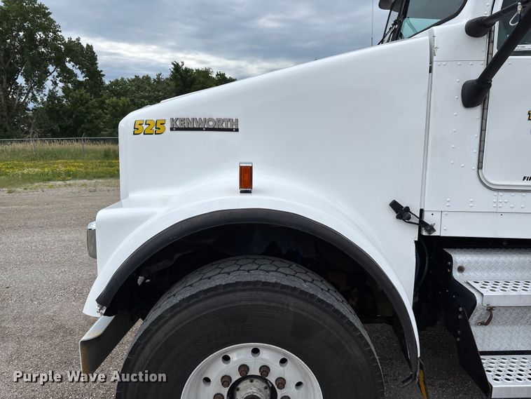 image for item FC1684 2007 Kenworth W900 dump truck