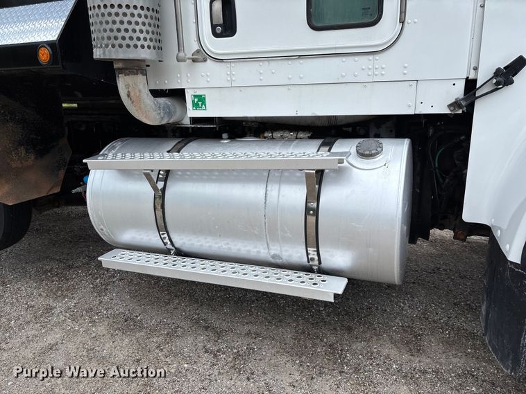 image for item FC1684 2007 Kenworth W900 dump truck
