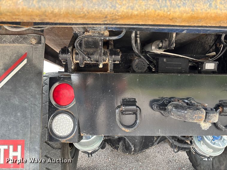 image for item FC1684 2007 Kenworth W900 dump truck