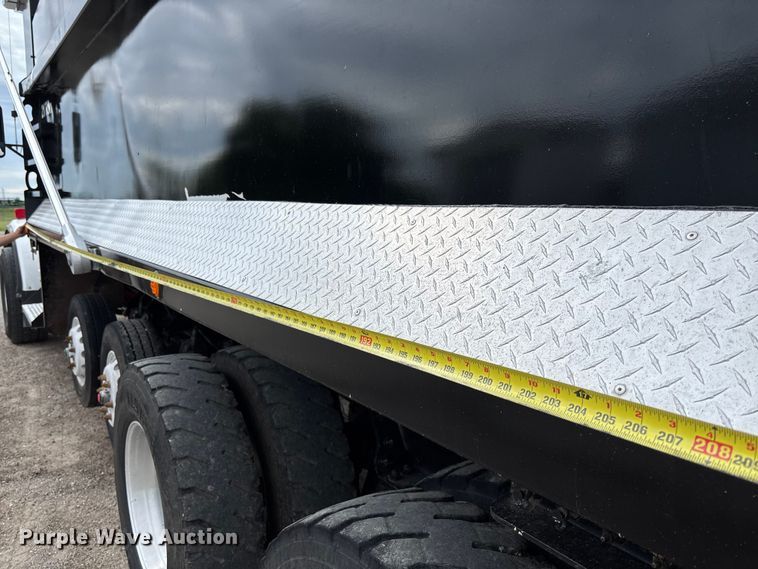 image for item FC1684 2007 Kenworth W900 dump truck