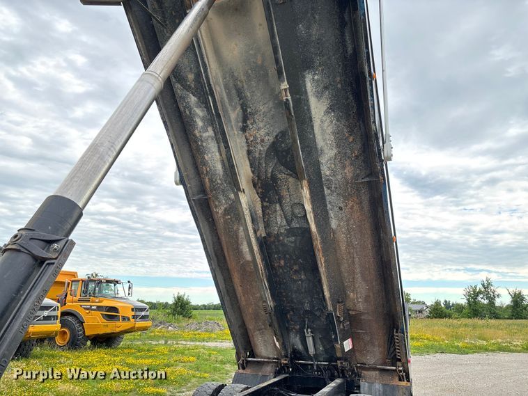 image for item FC1684 2007 Kenworth W900 dump truck