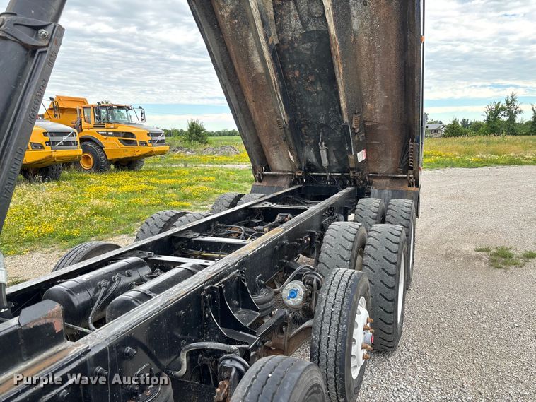 image for item FC1684 2007 Kenworth W900 dump truck