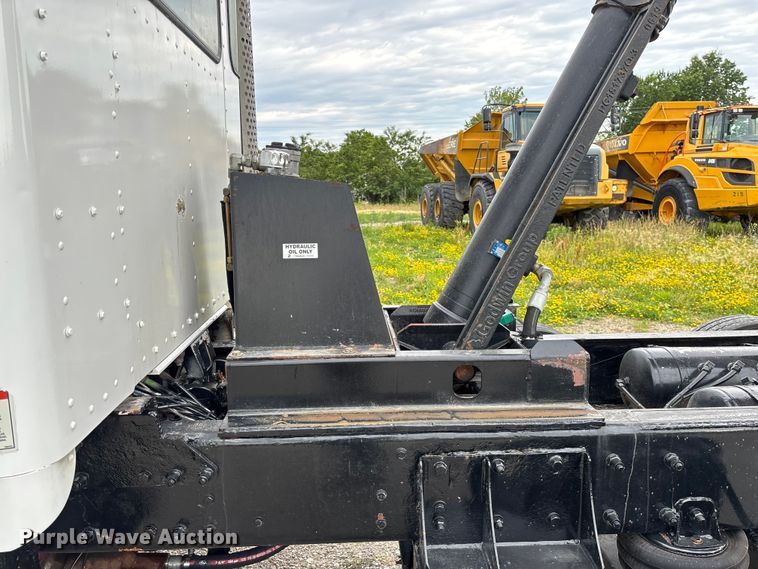 image for item FC1684 2007 Kenworth W900 dump truck