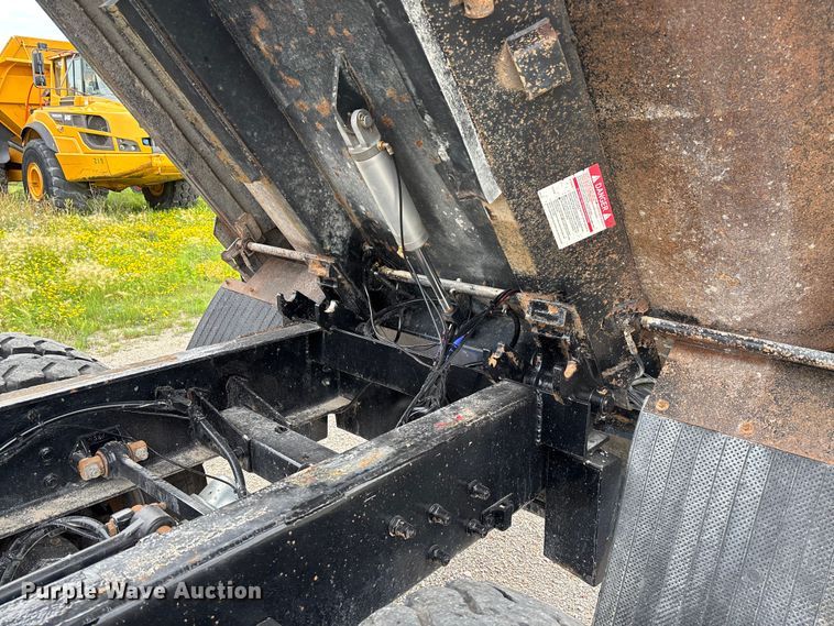 image for item FC1684 2007 Kenworth W900 dump truck