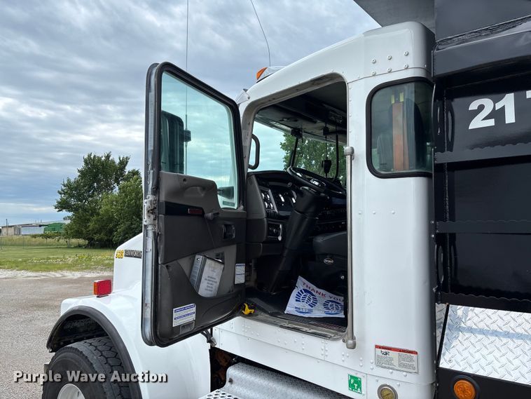 image for item FC1684 2007 Kenworth W900 dump truck