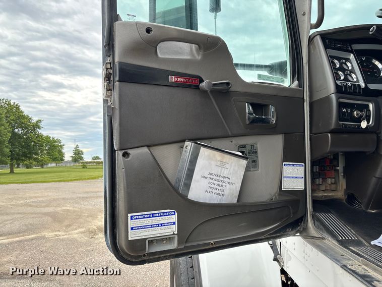 image for item FC1684 2007 Kenworth W900 dump truck