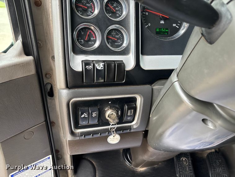 image for item FC1684 2007 Kenworth W900 dump truck