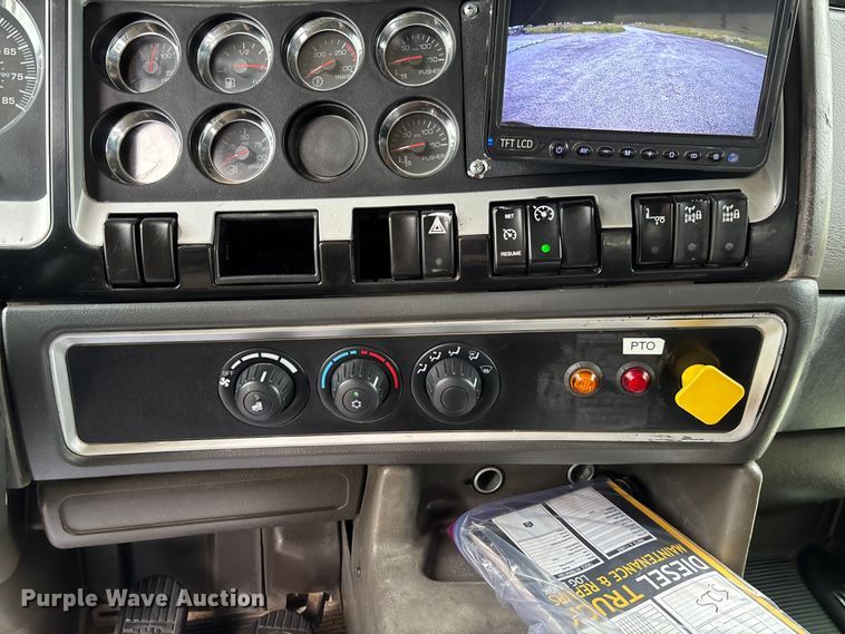image for item FC1684 2007 Kenworth W900 dump truck