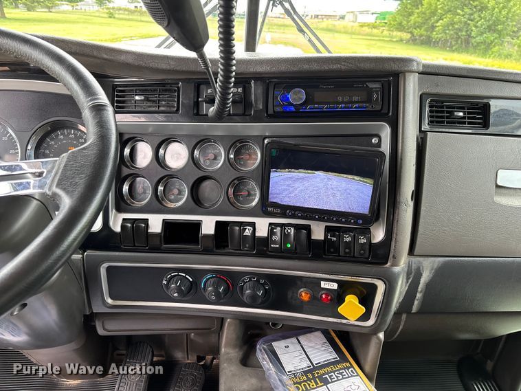 image for item FC1684 2007 Kenworth W900 dump truck