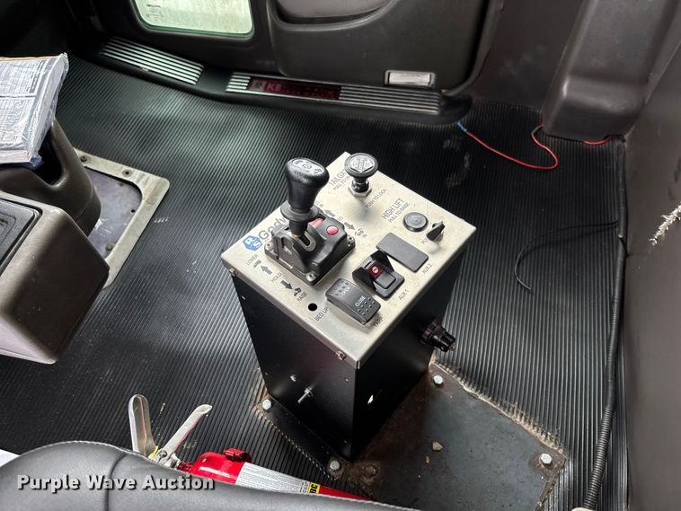 image for item FC1684 2007 Kenworth W900 dump truck