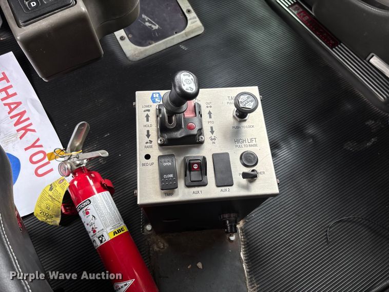 image for item FC1684 2007 Kenworth W900 dump truck