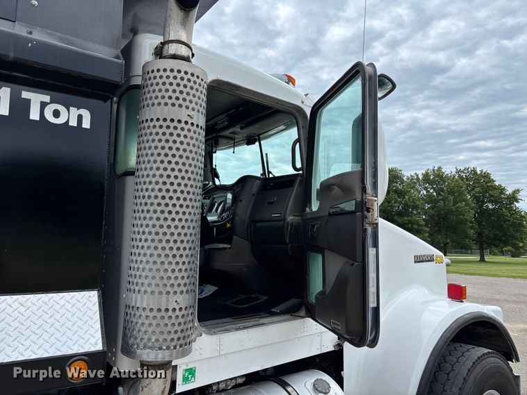 image for item FC1684 2007 Kenworth W900 dump truck