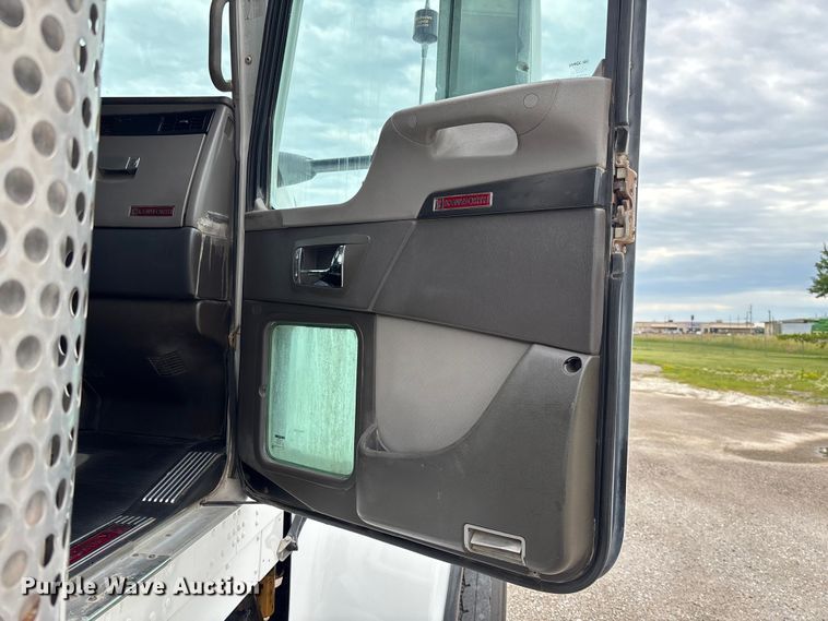 image for item FC1684 2007 Kenworth W900 dump truck