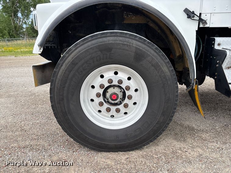 image for item FC1684 2007 Kenworth W900 dump truck
