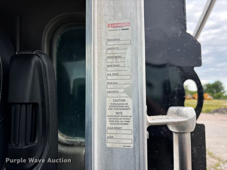 image for item FC1684 2007 Kenworth W900 dump truck