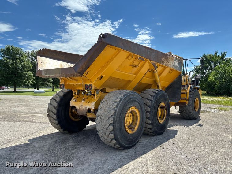 image for item FC1685 2011 John Deere 400D articulated haul truck