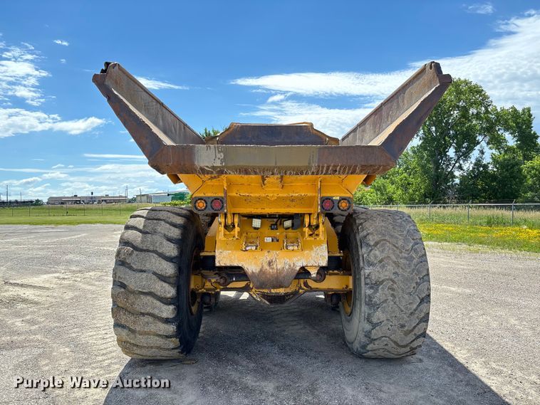 image for item FC1685 2011 John Deere 400D articulated haul truck