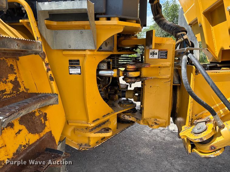 image for item FC1685 2011 John Deere 400D articulated haul truck