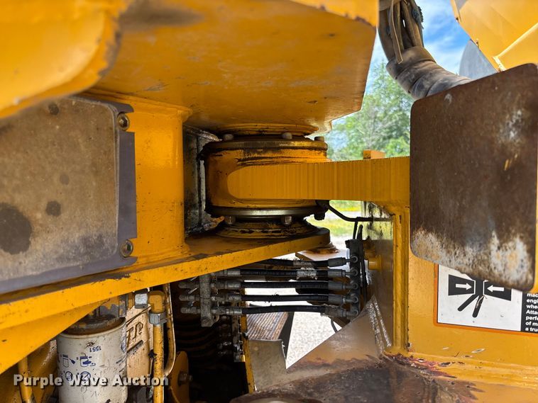 image for item FC1685 2011 John Deere 400D articulated haul truck
