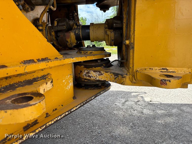 image for item FC1685 2011 John Deere 400D articulated haul truck