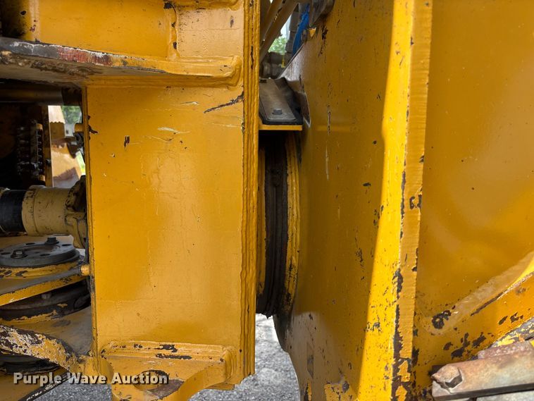 image for item FC1685 2011 John Deere 400D articulated haul truck