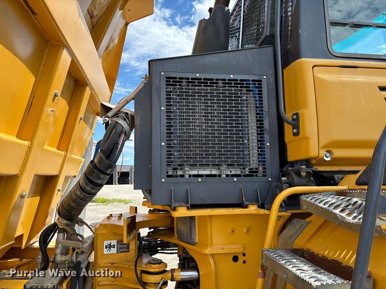 image for item FC1685 2011 John Deere 400D articulated haul truck