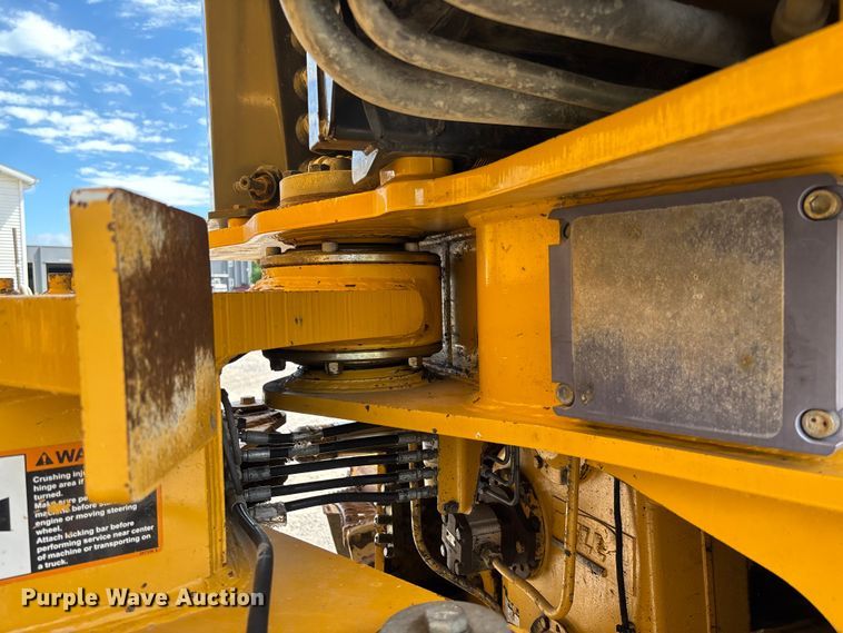 image for item FC1685 2011 John Deere 400D articulated haul truck