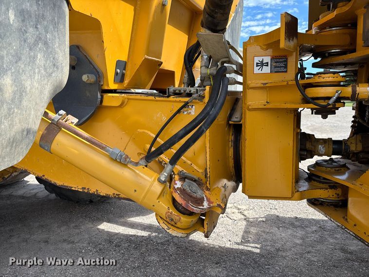 image for item FC1685 2011 John Deere 400D articulated haul truck