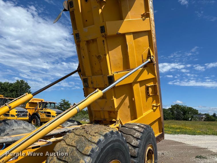 image for item FC1685 2011 John Deere 400D articulated haul truck