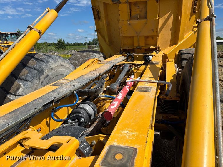 image for item FC1685 2011 John Deere 400D articulated haul truck