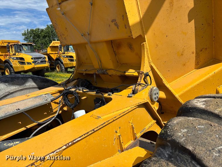 image for item FC1685 2011 John Deere 400D articulated haul truck