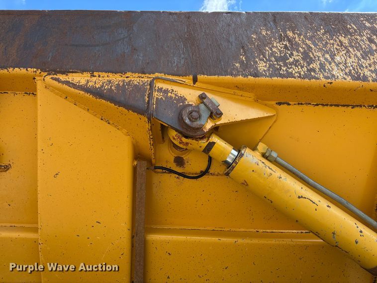 image for item FC1685 2011 John Deere 400D articulated haul truck