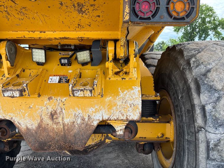 image for item FC1685 2011 John Deere 400D articulated haul truck