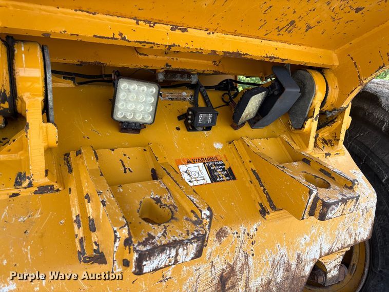 image for item FC1685 2011 John Deere 400D articulated haul truck