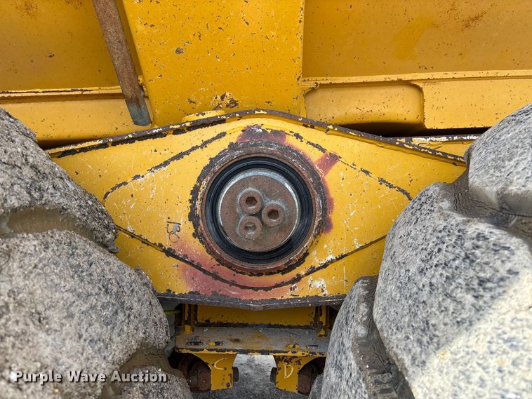 image for item FC1685 2011 John Deere 400D articulated haul truck