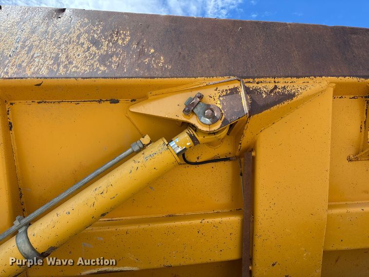 image for item FC1685 2011 John Deere 400D articulated haul truck
