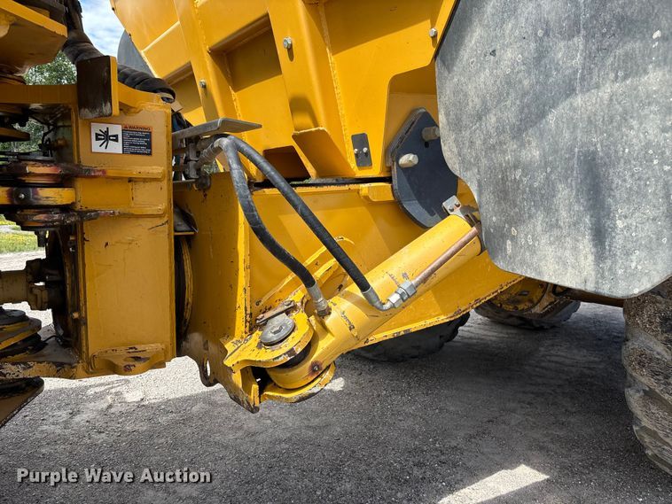 image for item FC1685 2011 John Deere 400D articulated haul truck