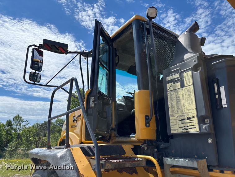 image for item FC1685 2011 John Deere 400D articulated haul truck