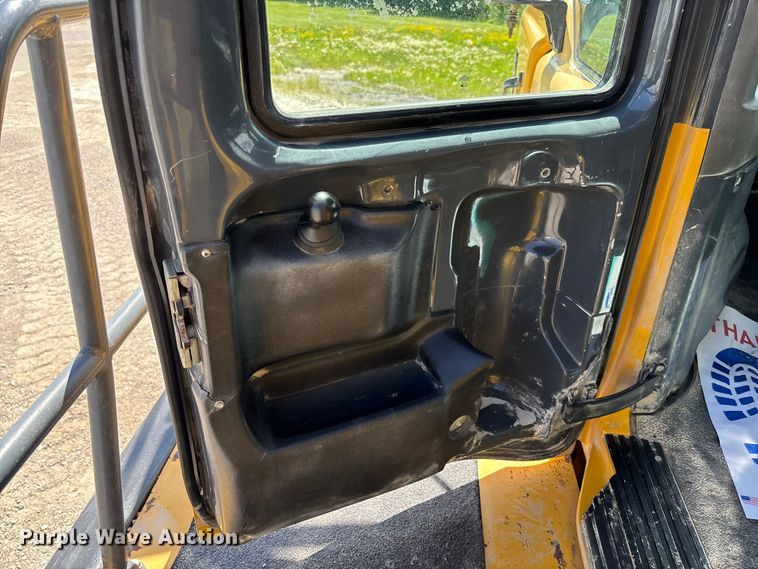 image for item FC1685 2011 John Deere 400D articulated haul truck