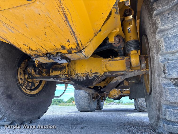 image for item FC1685 2011 John Deere 400D articulated haul truck