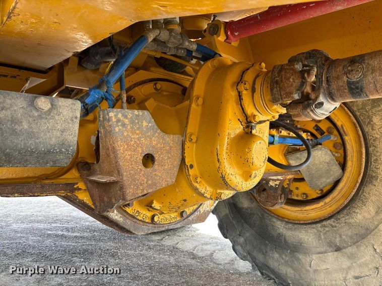 image for item FC1685 2011 John Deere 400D articulated haul truck
